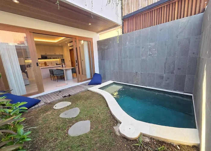 Quiet Contemporary Hideaway, Moments From Icon Mall And Holiday home