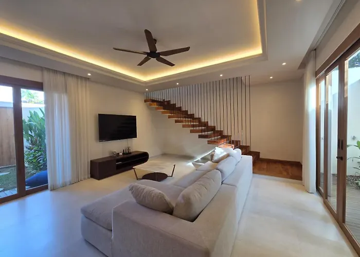 Quiet Contemporary Hideaway, Moments From Icon Mall And Сasa de vacaciones