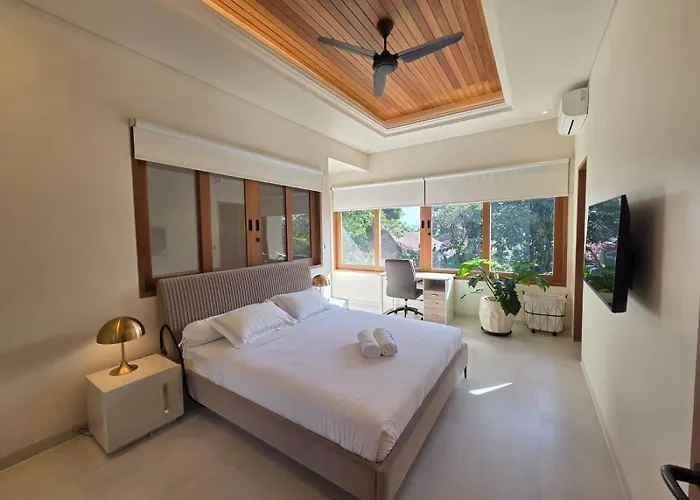 Quiet Contemporary Hideaway, Moments From Icon Mall And Holiday home