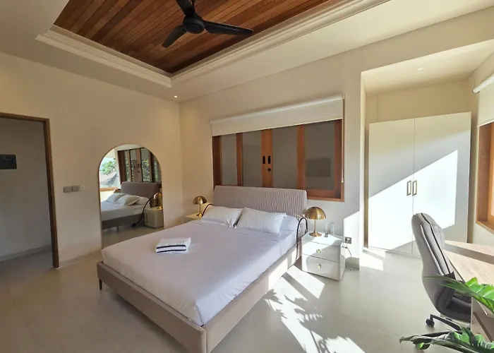 Quiet Contemporary Hideaway, Moments From Icon Mall And Holiday home *