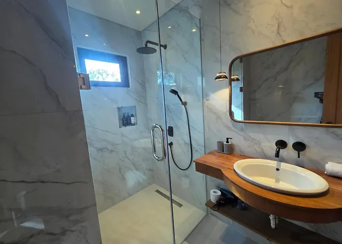 Сasa de vacaciones Quiet Contemporary Hideaway, Moments From Icon Mall And Sanur