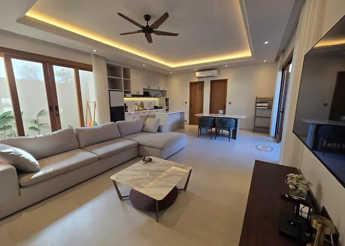 Quiet Contemporary Hideaway, Moments From Icon Mall And Сasa de vacaciones Sanur