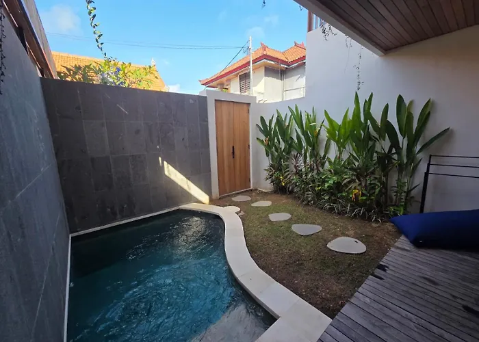Quiet Contemporary Hideaway, Moments From Icon Mall And Holiday home *