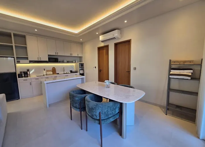 Holiday home Quiet Contemporary Hideaway, Moments From Icon Mall And *